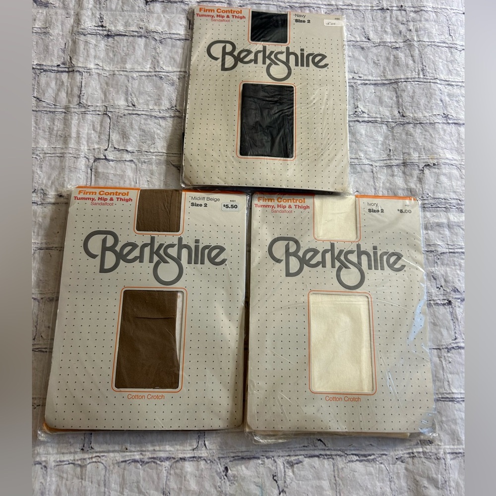 BERKSHIRE OLD SKOOL VINTAGE FIRM CONTROL TUMMY,HIP,THIGH SANDALFOOT STOCKINGS